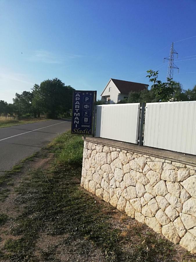 Apartmani Sladic Skradin Bagian luar foto